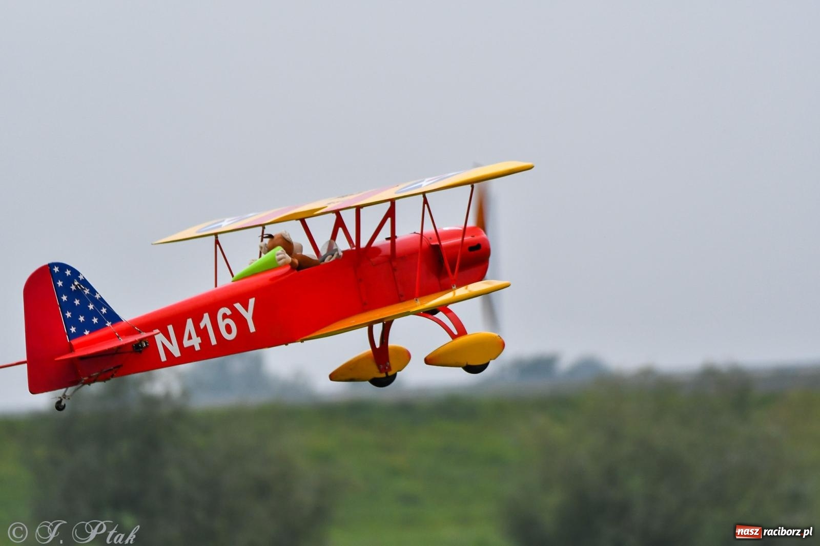 Zdjęcie w galerii na portalu naszraciborz.pl: Pogoda przerwała finał raciborskiego RC Airshow [FOTO] wiadomości z regionu