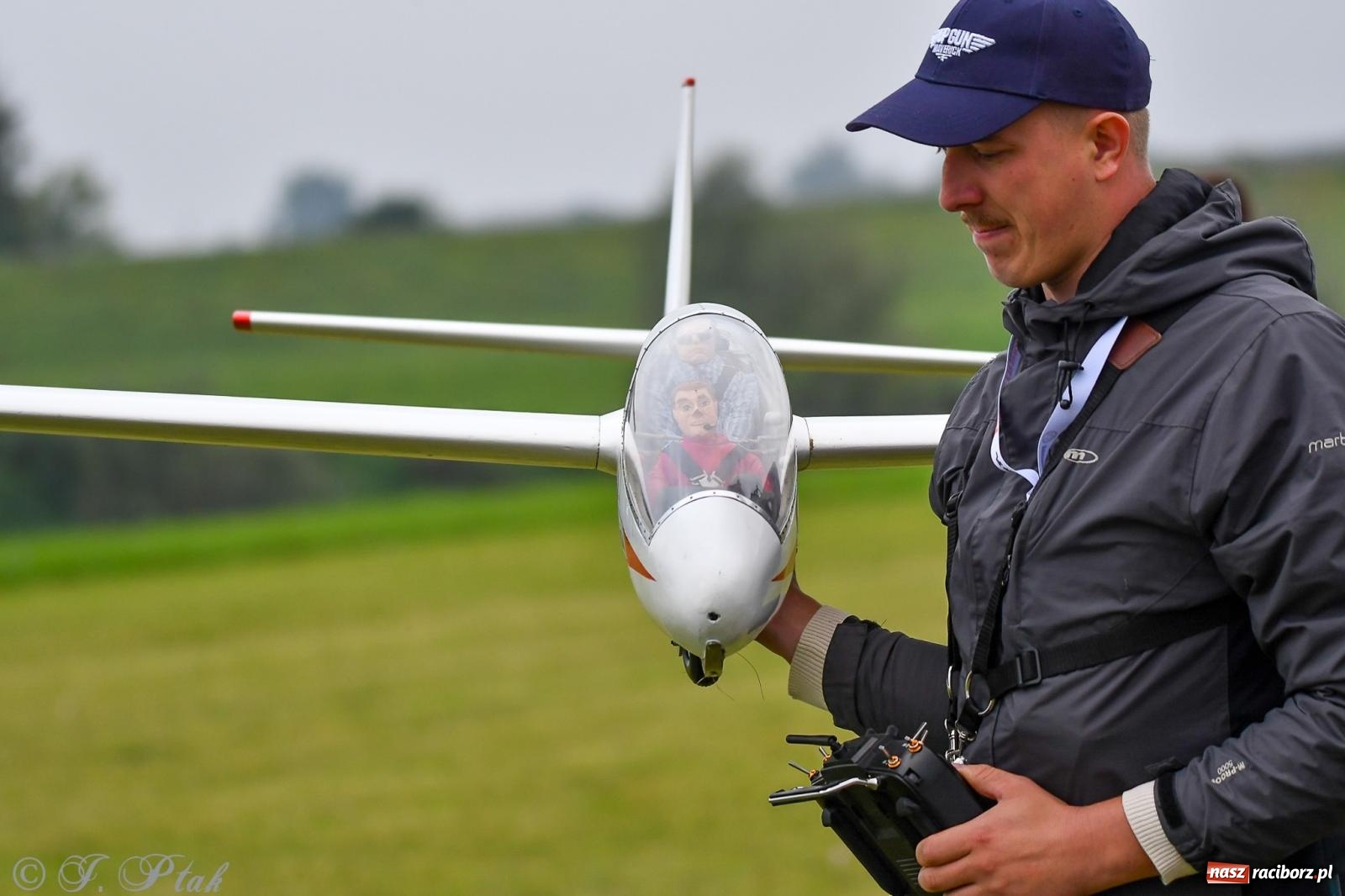 Zdjęcie w galerii na portalu naszraciborz.pl: Pogoda przerwała finał raciborskiego RC Airshow [FOTO] wiadomości z regionu