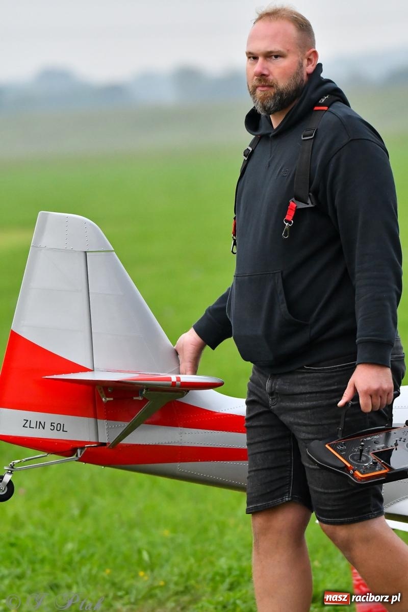 Zdjęcie w galerii na portalu naszraciborz.pl: Pogoda przerwała finał raciborskiego RC Airshow [FOTO] wiadomości z regionu