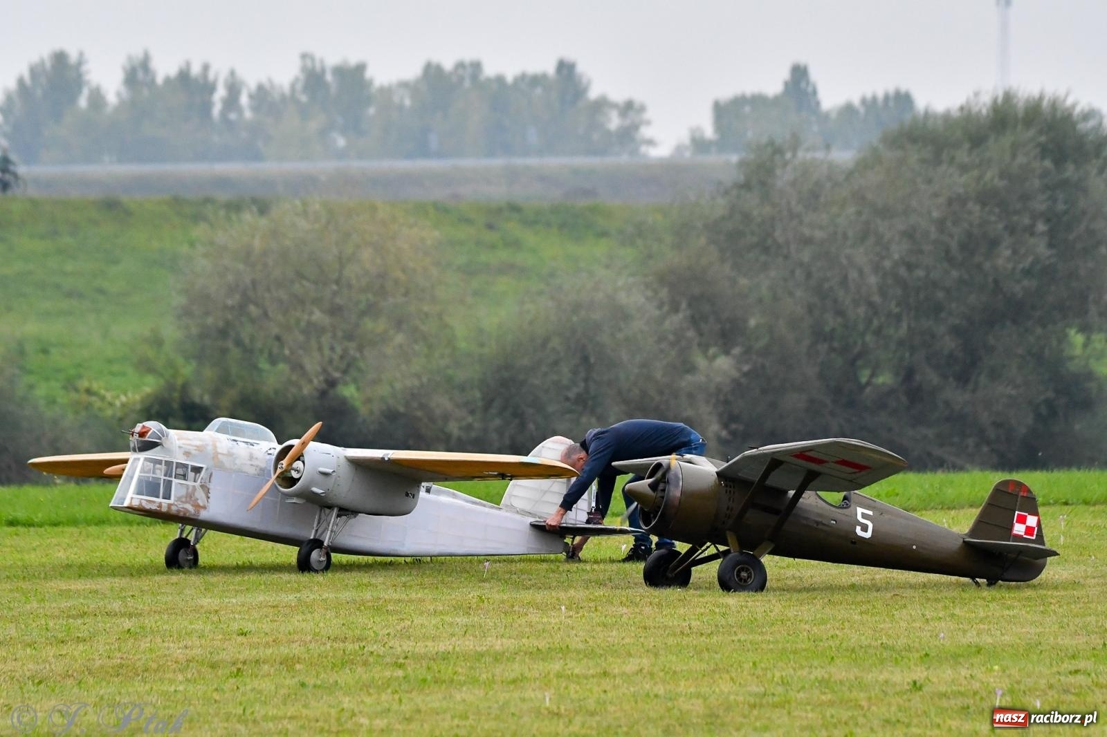 Zdjęcie w galerii na portalu naszraciborz.pl: Pogoda przerwała finał raciborskiego RC Airshow [FOTO] wiadomości z regionu