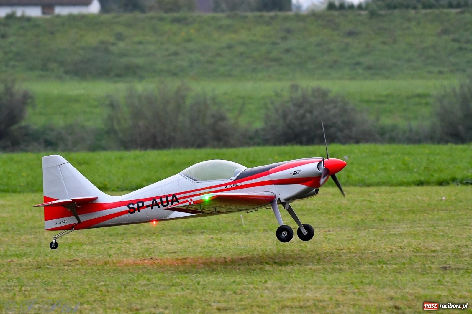 Zdjęcie w galerii na portalu naszraciborz.pl: Pogoda przerwała finał raciborskiego RC Airshow [FOTO] wiadomości z regionu