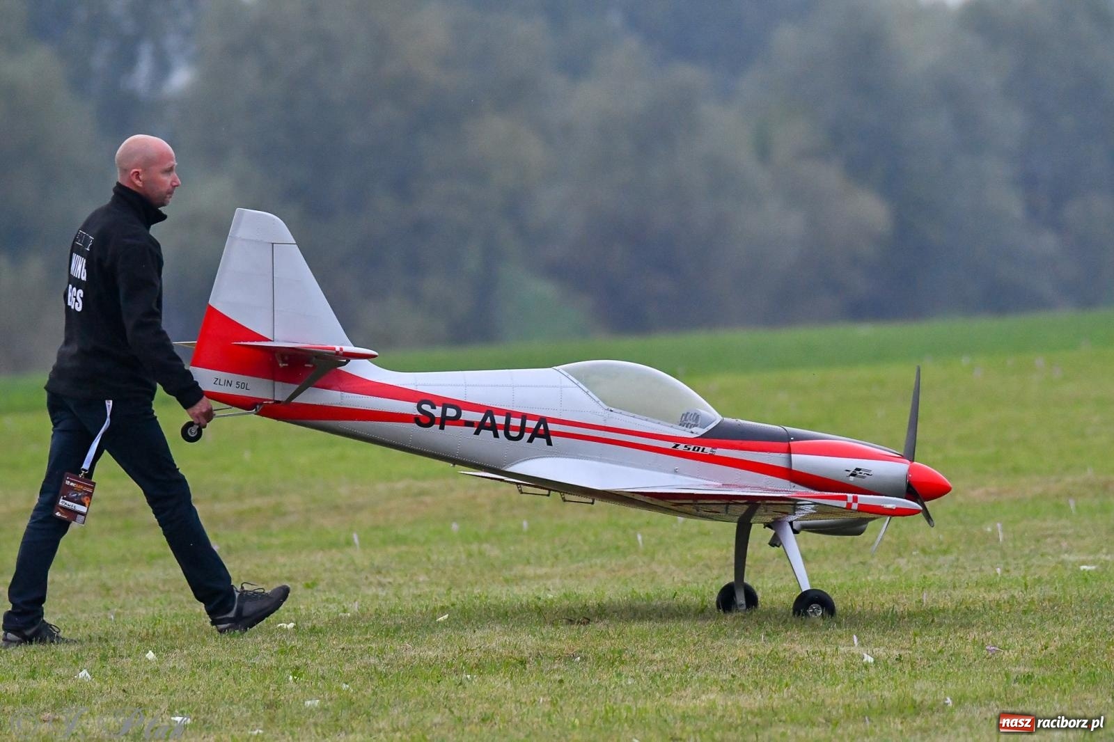 Zdjęcie w galerii na portalu naszraciborz.pl: Pogoda przerwała finał raciborskiego RC Airshow [FOTO] wiadomości z regionu