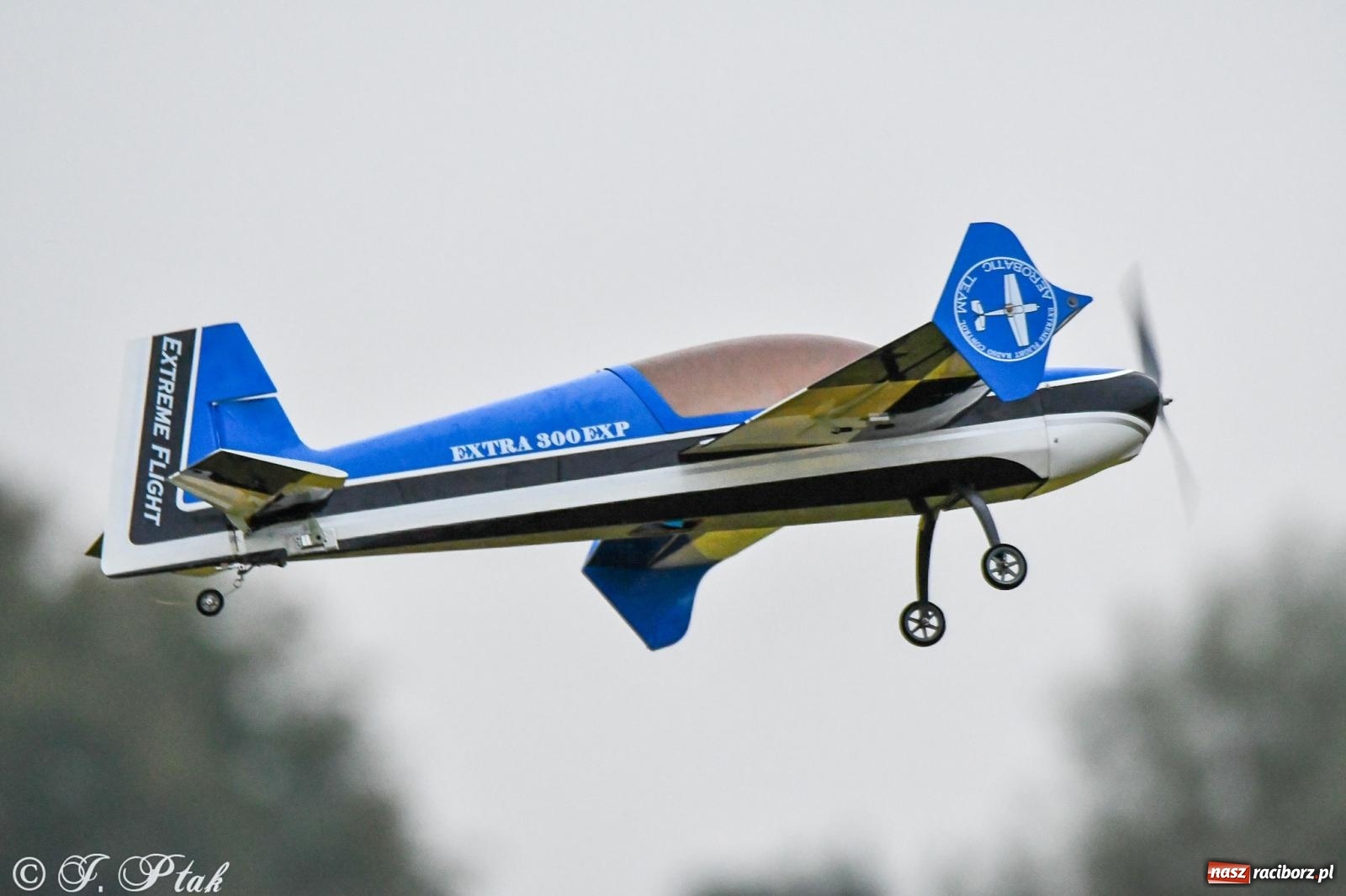 Zdjęcie w galerii na portalu naszraciborz.pl: Pogoda przerwała finał raciborskiego RC Airshow [FOTO] wiadomości z regionu