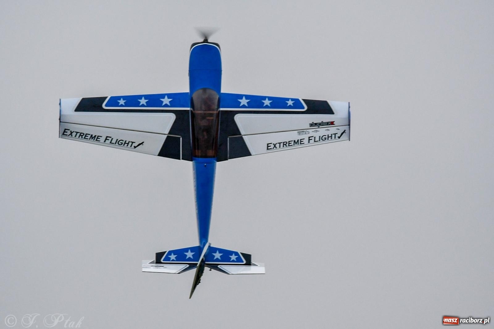 Zdjęcie w galerii na portalu naszraciborz.pl: Pogoda przerwała finał raciborskiego RC Airshow [FOTO] wiadomości z regionu