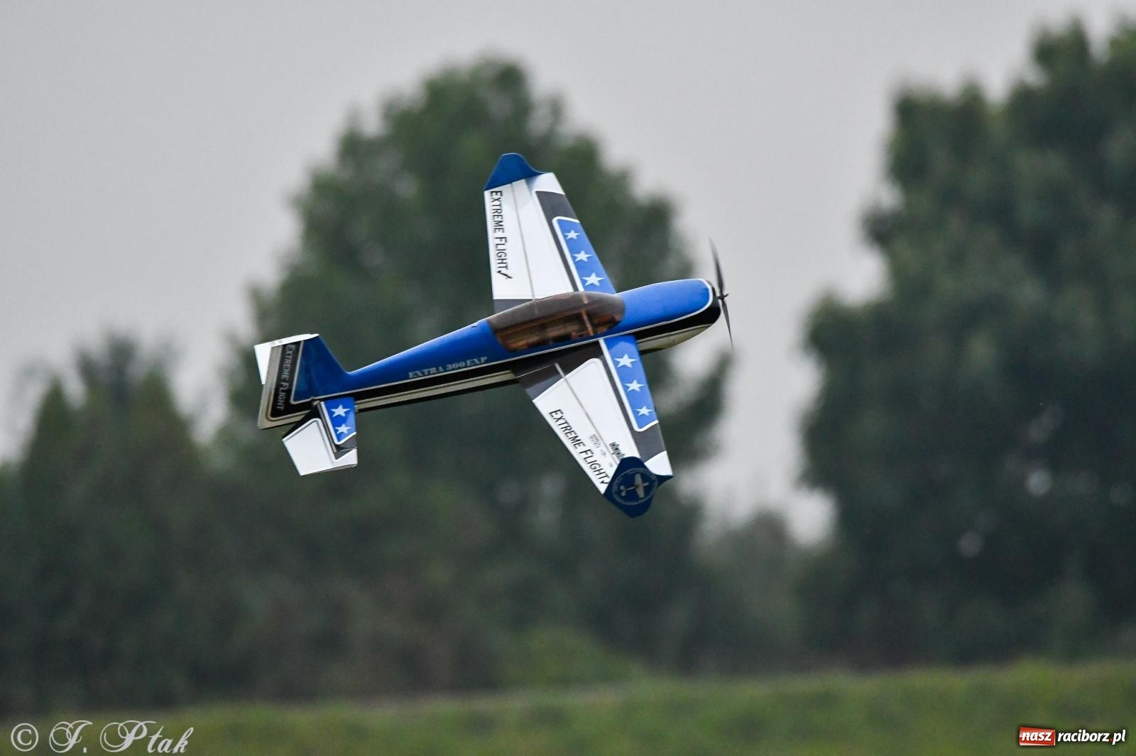 Zdjęcie w galerii na portalu naszraciborz.pl: Pogoda przerwała finał raciborskiego RC Airshow [FOTO] wiadomości z regionu