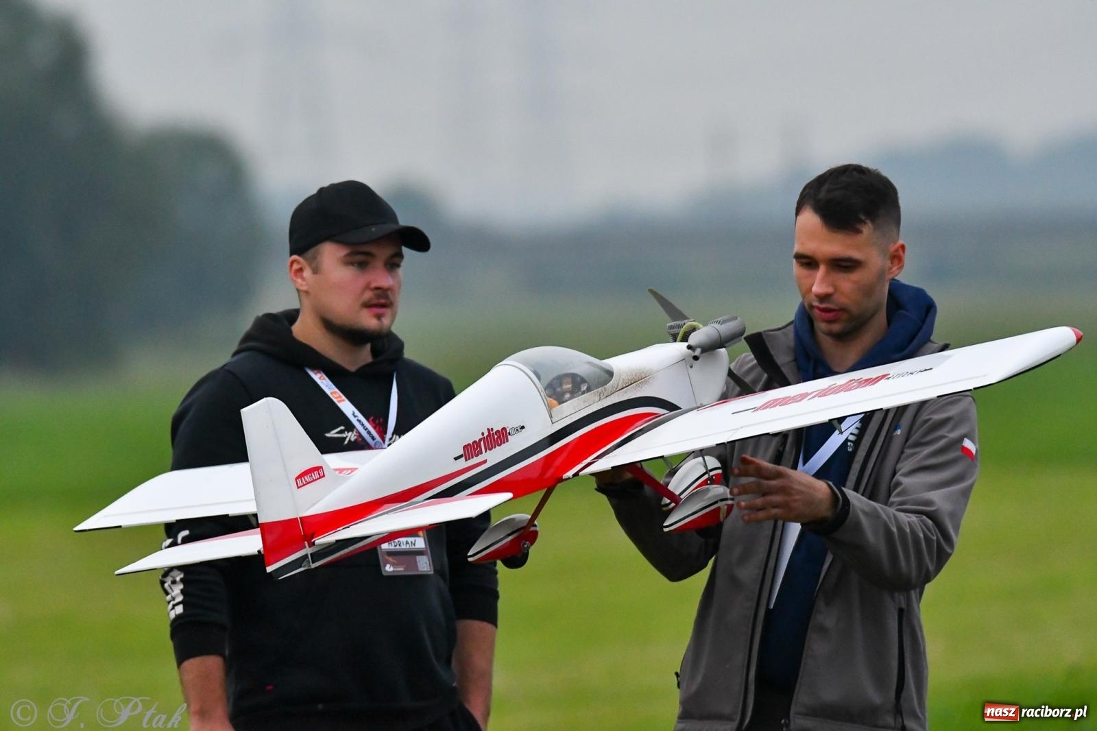 Zdjęcie w galerii na portalu naszraciborz.pl: Pogoda przerwała finał raciborskiego RC Airshow [FOTO] wiadomości z regionu