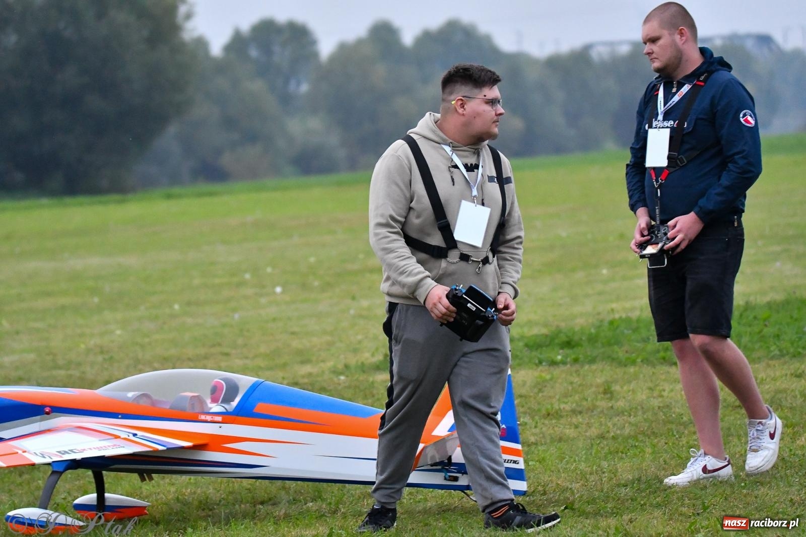 Zdjęcie w galerii na portalu naszraciborz.pl: Pogoda przerwała finał raciborskiego RC Airshow [FOTO] wiadomości z regionu