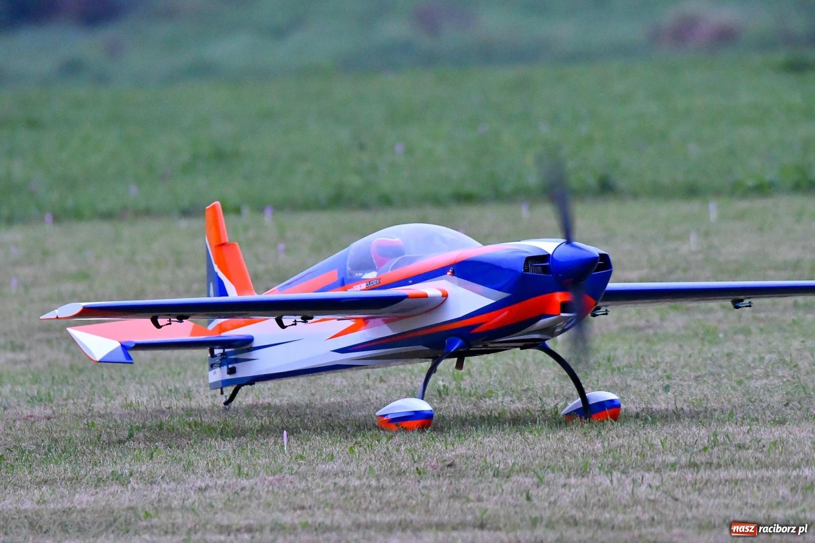 Zdjęcie w galerii na portalu naszraciborz.pl: Pogoda przerwała finał raciborskiego RC Airshow [FOTO] wiadomości z regionu