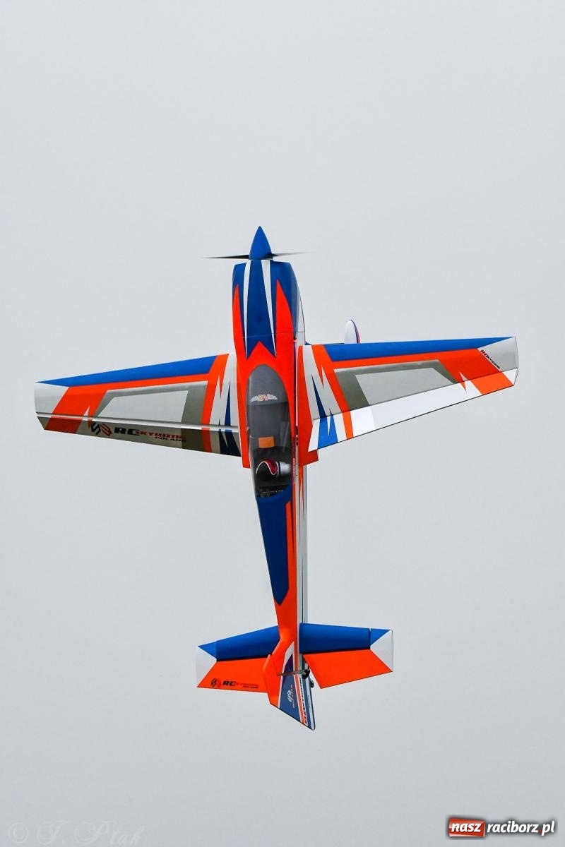 Zdjęcie w galerii na portalu naszraciborz.pl: Pogoda przerwała finał raciborskiego RC Airshow [FOTO] wiadomości z regionu