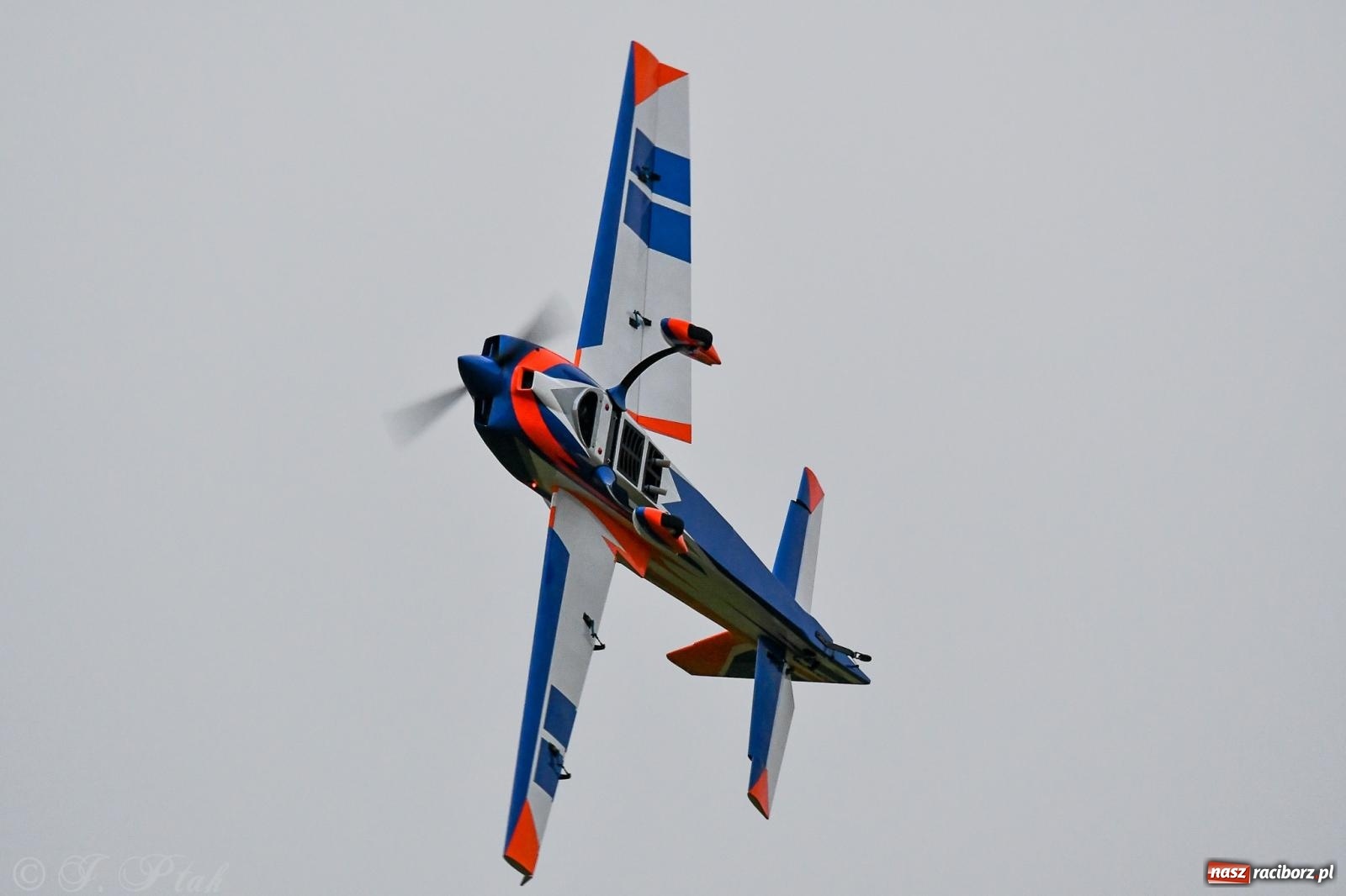 Zdjęcie w galerii na portalu naszraciborz.pl: Pogoda przerwała finał raciborskiego RC Airshow [FOTO] wiadomości z regionu