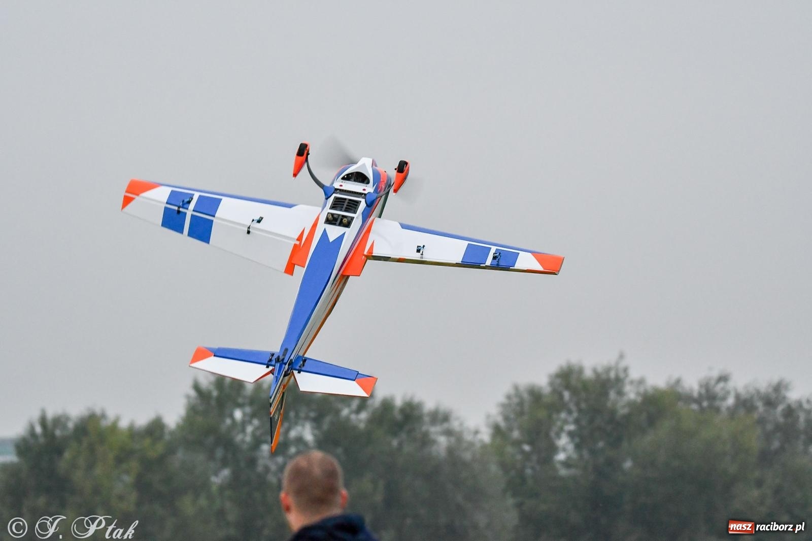 Zdjęcie w galerii na portalu naszraciborz.pl: Pogoda przerwała finał raciborskiego RC Airshow [FOTO] wiadomości z regionu