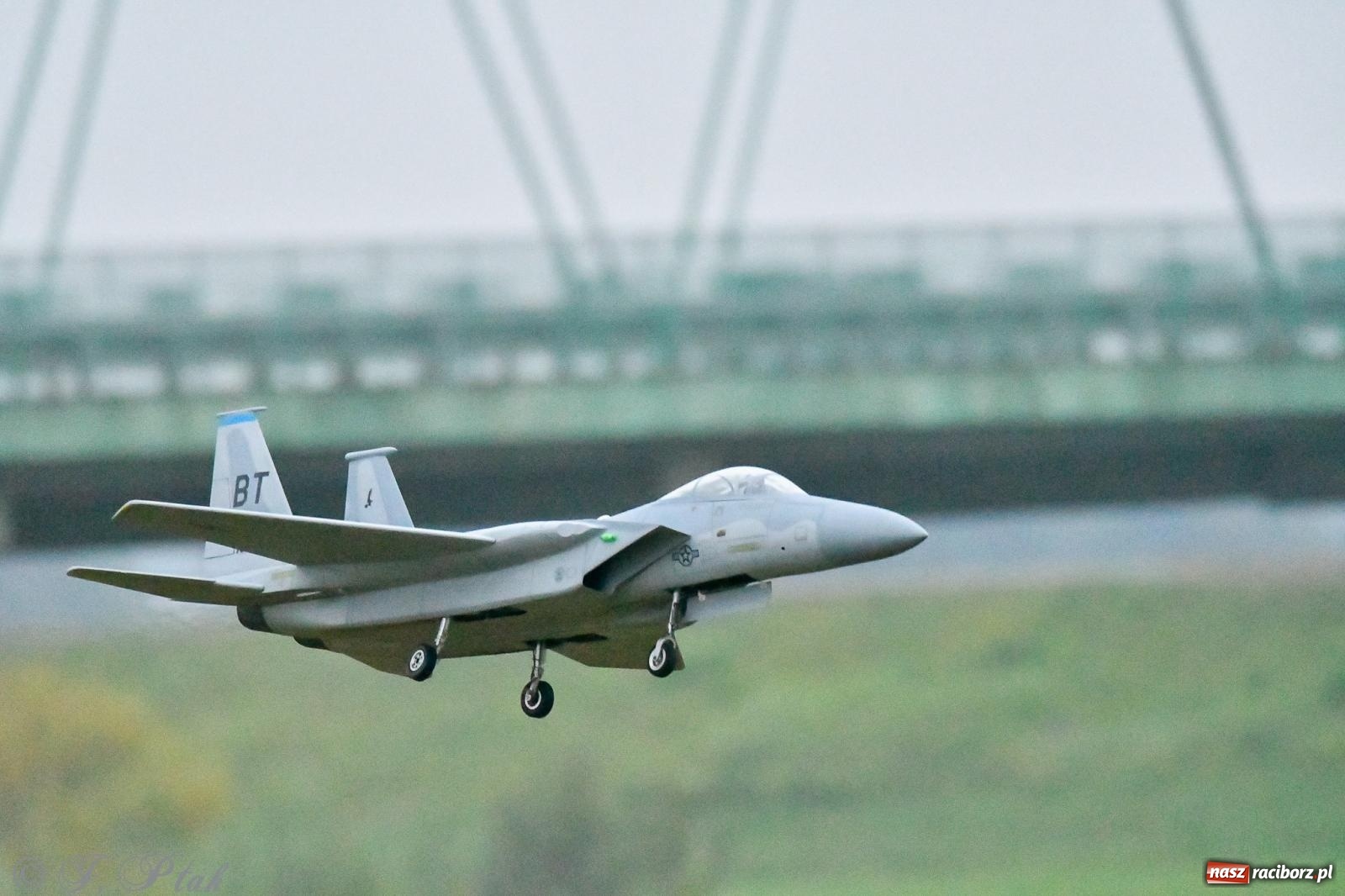 Zdjęcie w galerii na portalu naszraciborz.pl: Pogoda przerwała finał raciborskiego RC Airshow [FOTO] wiadomości z regionu