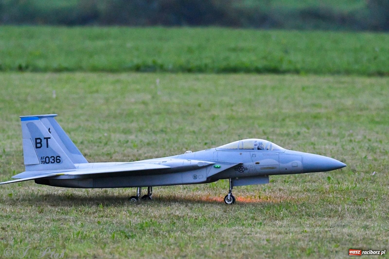 Zdjęcie w galerii na portalu naszraciborz.pl: Pogoda przerwała finał raciborskiego RC Airshow [FOTO] wiadomości z regionu