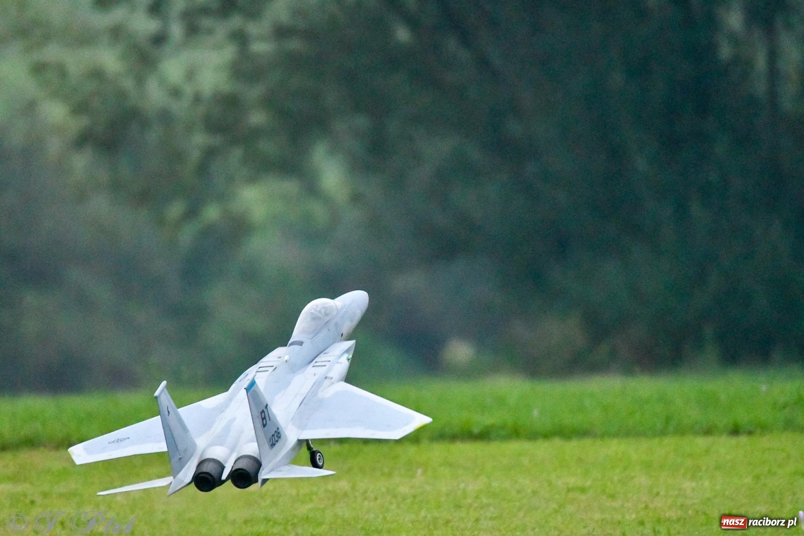 Zdjęcie w galerii na portalu naszraciborz.pl: Pogoda przerwała finał raciborskiego RC Airshow [FOTO] wiadomości z regionu