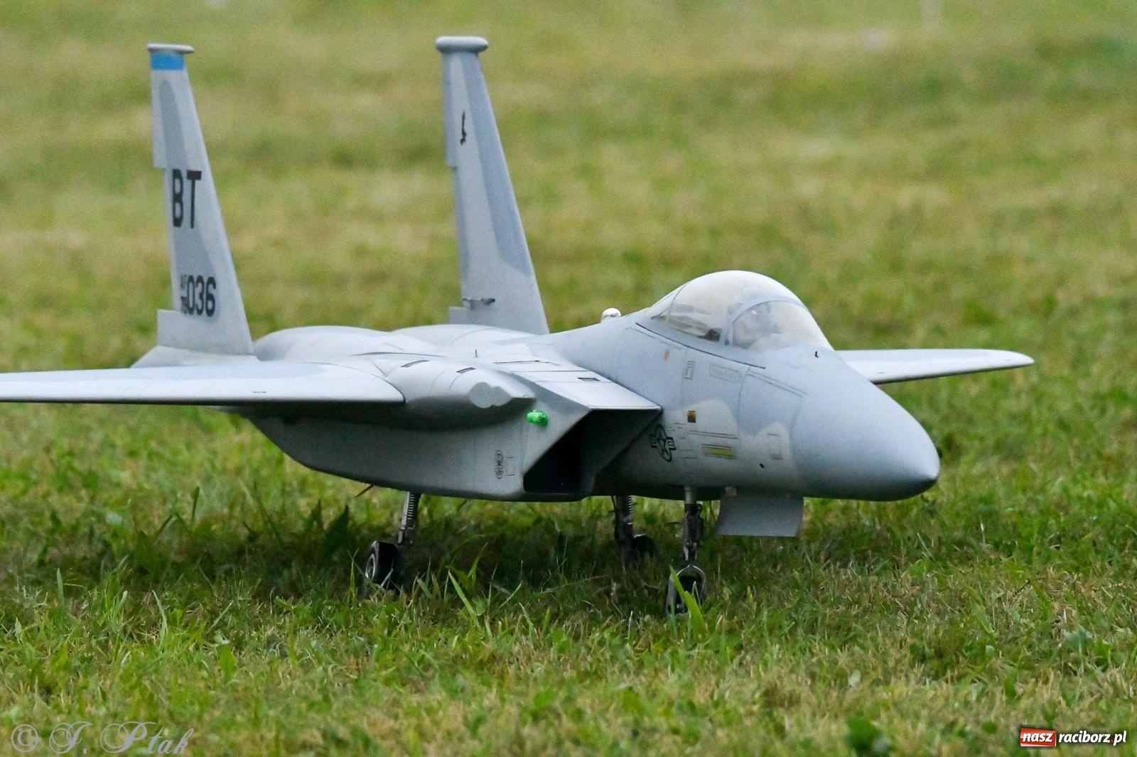 Zdjęcie w galerii na portalu naszraciborz.pl: Pogoda przerwała finał raciborskiego RC Airshow [FOTO] wiadomości z regionu