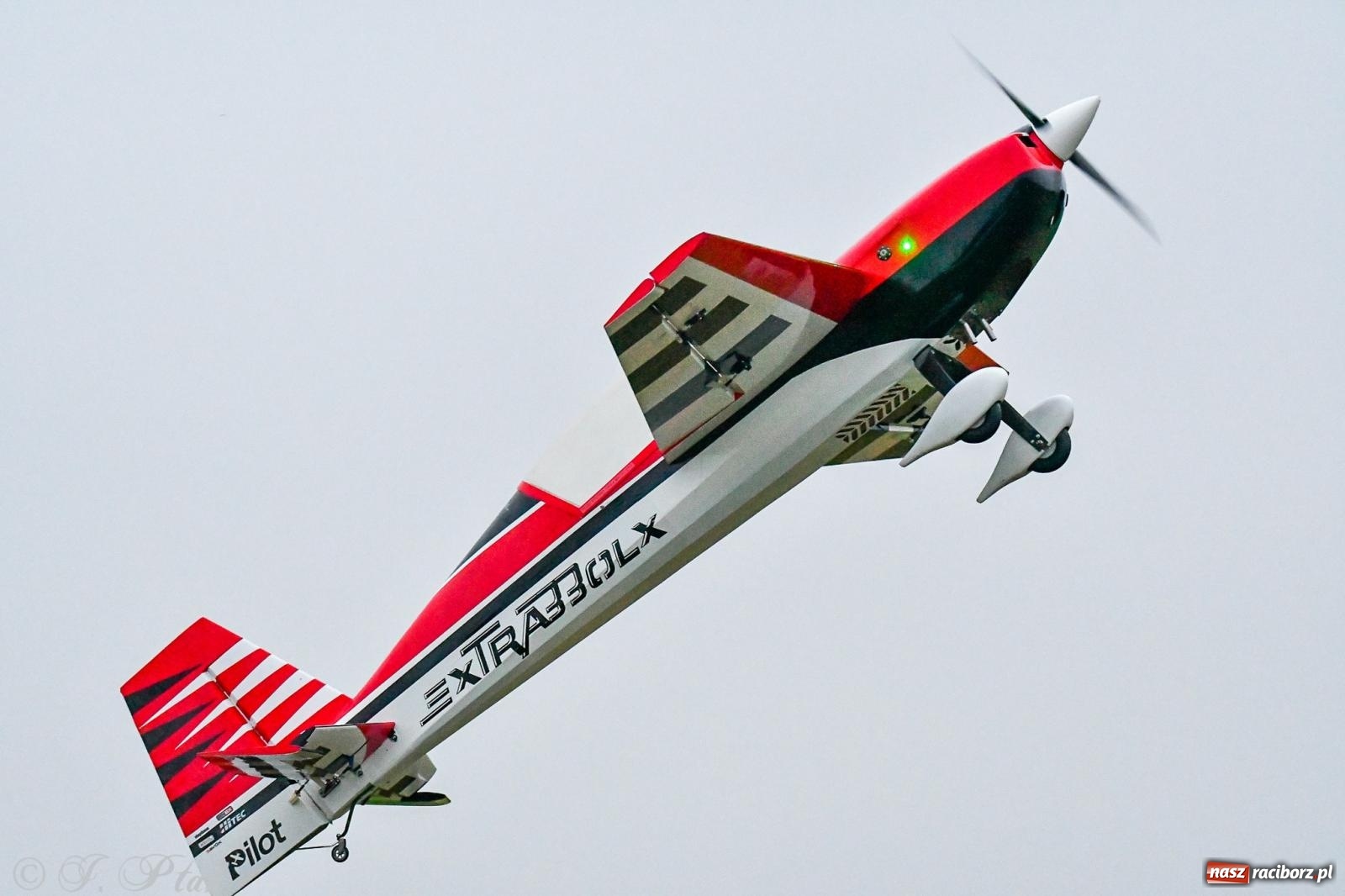 Zdjęcie w galerii na portalu naszraciborz.pl: Pogoda przerwała finał raciborskiego RC Airshow [FOTO] wiadomości z regionu