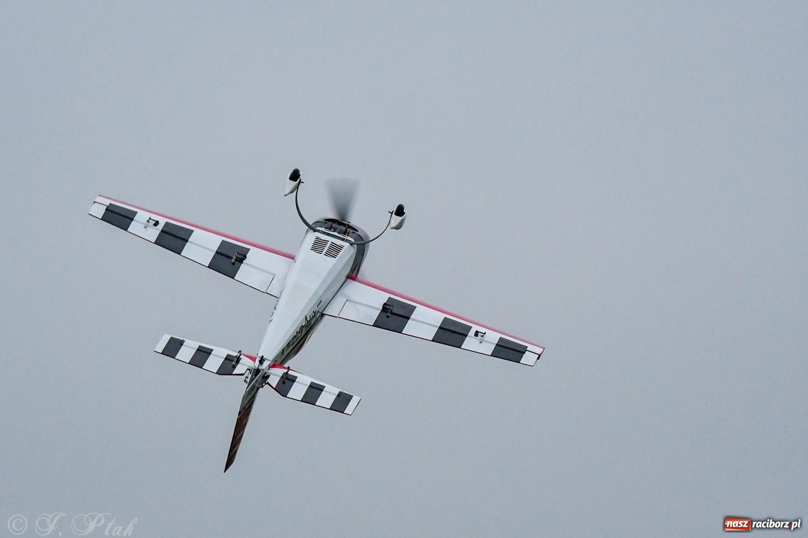 Zdjęcie w galerii na portalu naszraciborz.pl: Pogoda przerwała finał raciborskiego RC Airshow [FOTO] wiadomości z regionu