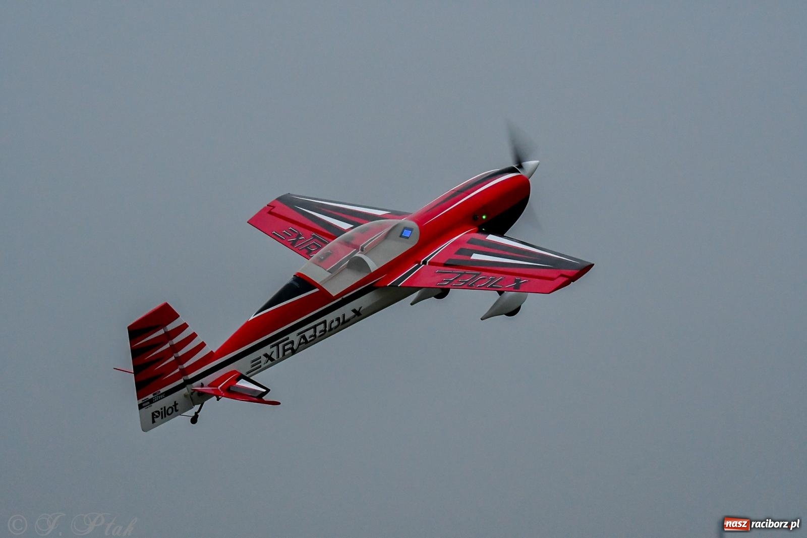 Zdjęcie w galerii na portalu naszraciborz.pl: Pogoda przerwała finał raciborskiego RC Airshow [FOTO] wiadomości z regionu