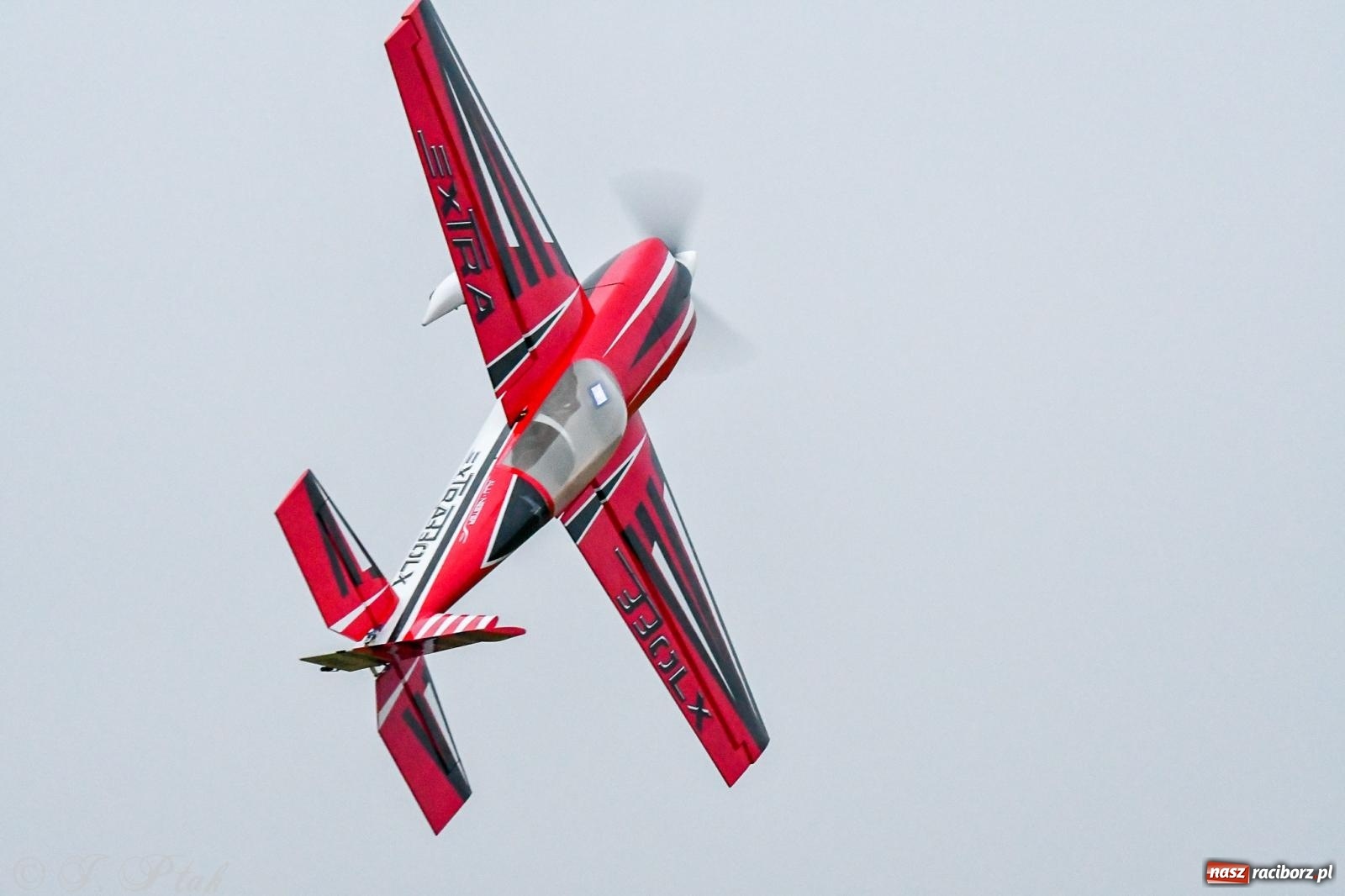 Zdjęcie w galerii na portalu naszraciborz.pl: Pogoda przerwała finał raciborskiego RC Airshow [FOTO] wiadomości z regionu
