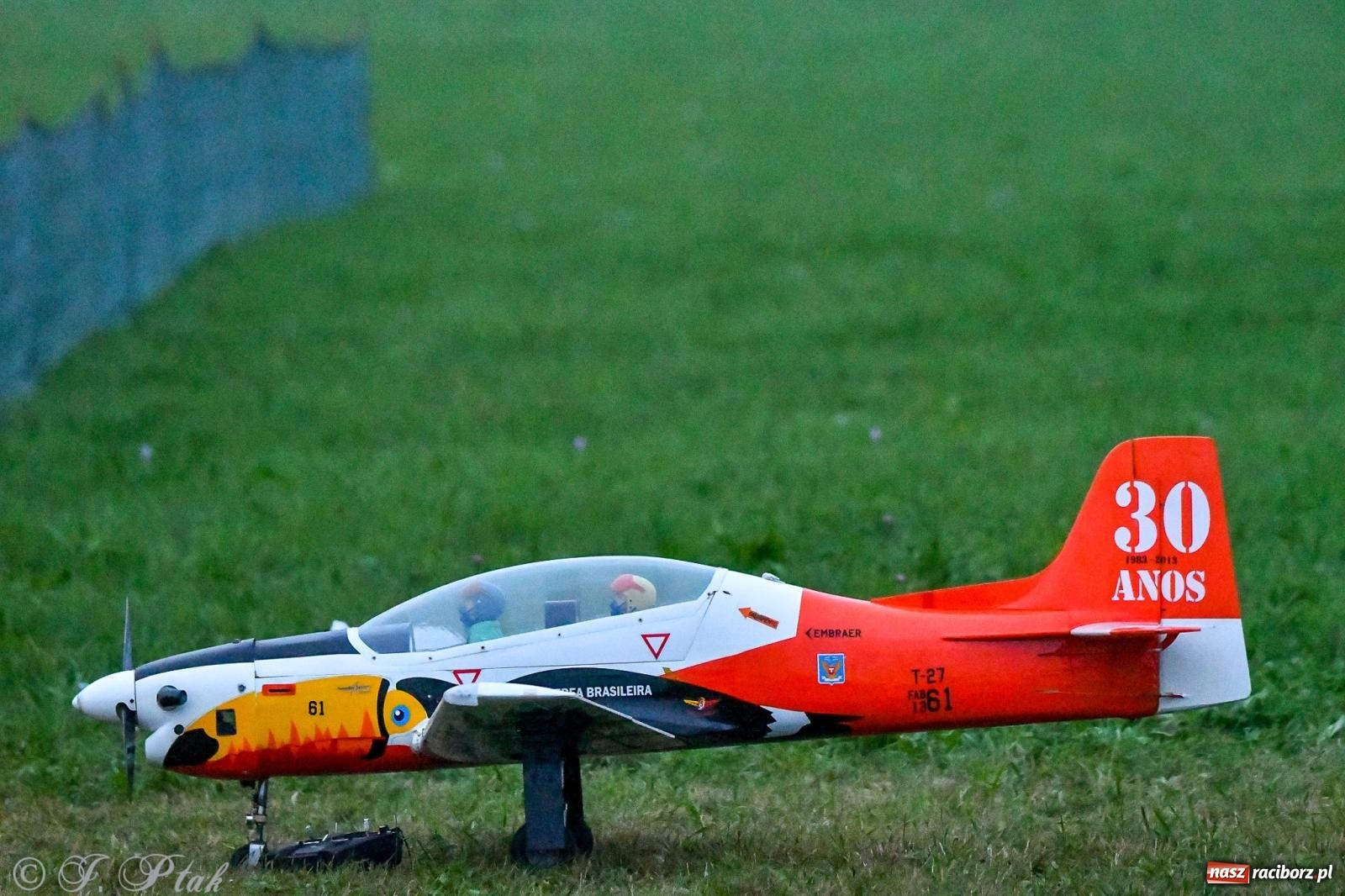 Zdjęcie w galerii na portalu naszraciborz.pl: Pogoda przerwała finał raciborskiego RC Airshow [FOTO] wiadomości z regionu