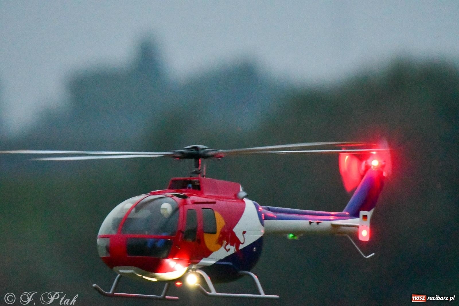 Zdjęcie w galerii na portalu naszraciborz.pl: Pogoda przerwała finał raciborskiego RC Airshow [FOTO] wiadomości z regionu