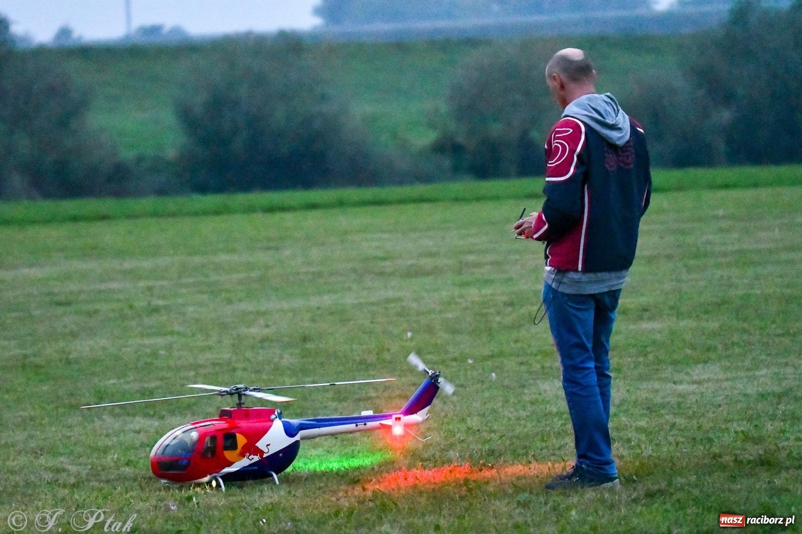 Zdjęcie w galerii na portalu naszraciborz.pl: Pogoda przerwała finał raciborskiego RC Airshow [FOTO] wiadomości z regionu