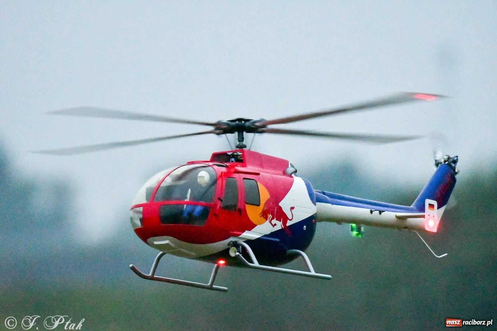 Zdjęcie w galerii na portalu naszraciborz.pl: Pogoda przerwała finał raciborskiego RC Airshow [FOTO] wiadomości z regionu