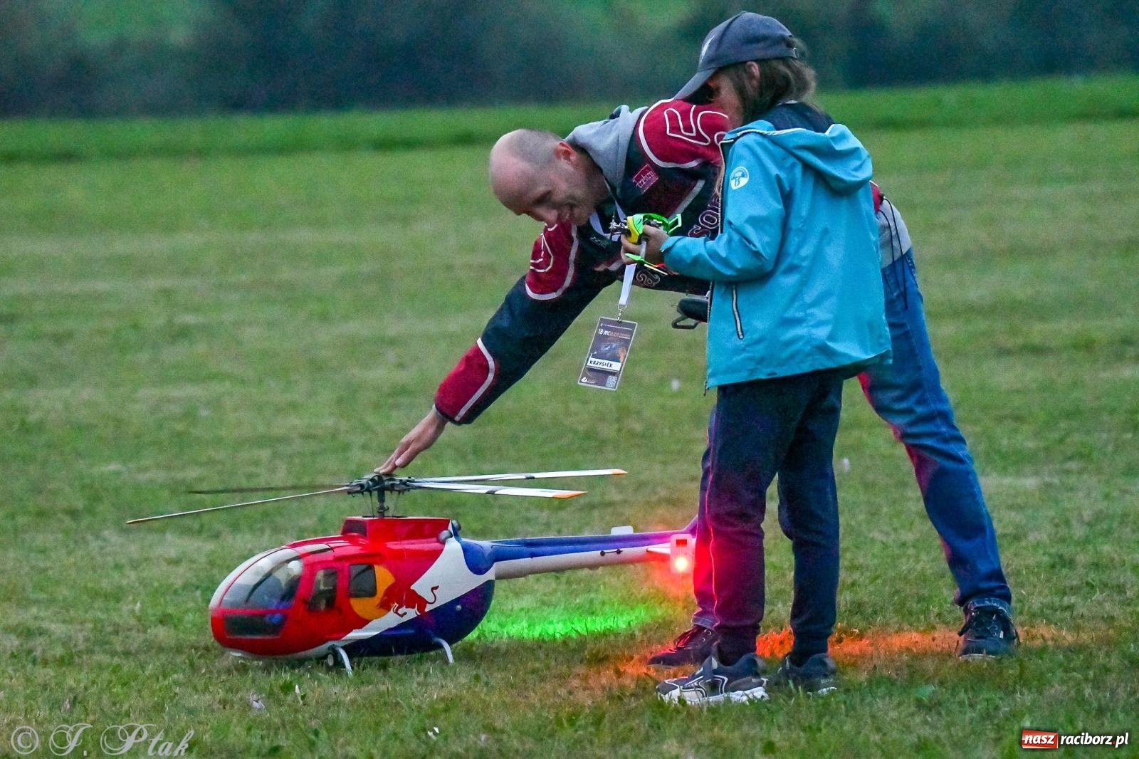 Zdjęcie w galerii na portalu naszraciborz.pl: Pogoda przerwała finał raciborskiego RC Airshow [FOTO] wiadomości z regionu