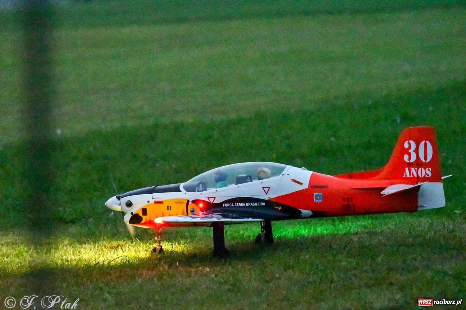 Zdjęcie w galerii na portalu naszraciborz.pl: Pogoda przerwała finał raciborskiego RC Airshow [FOTO] wiadomości z regionu