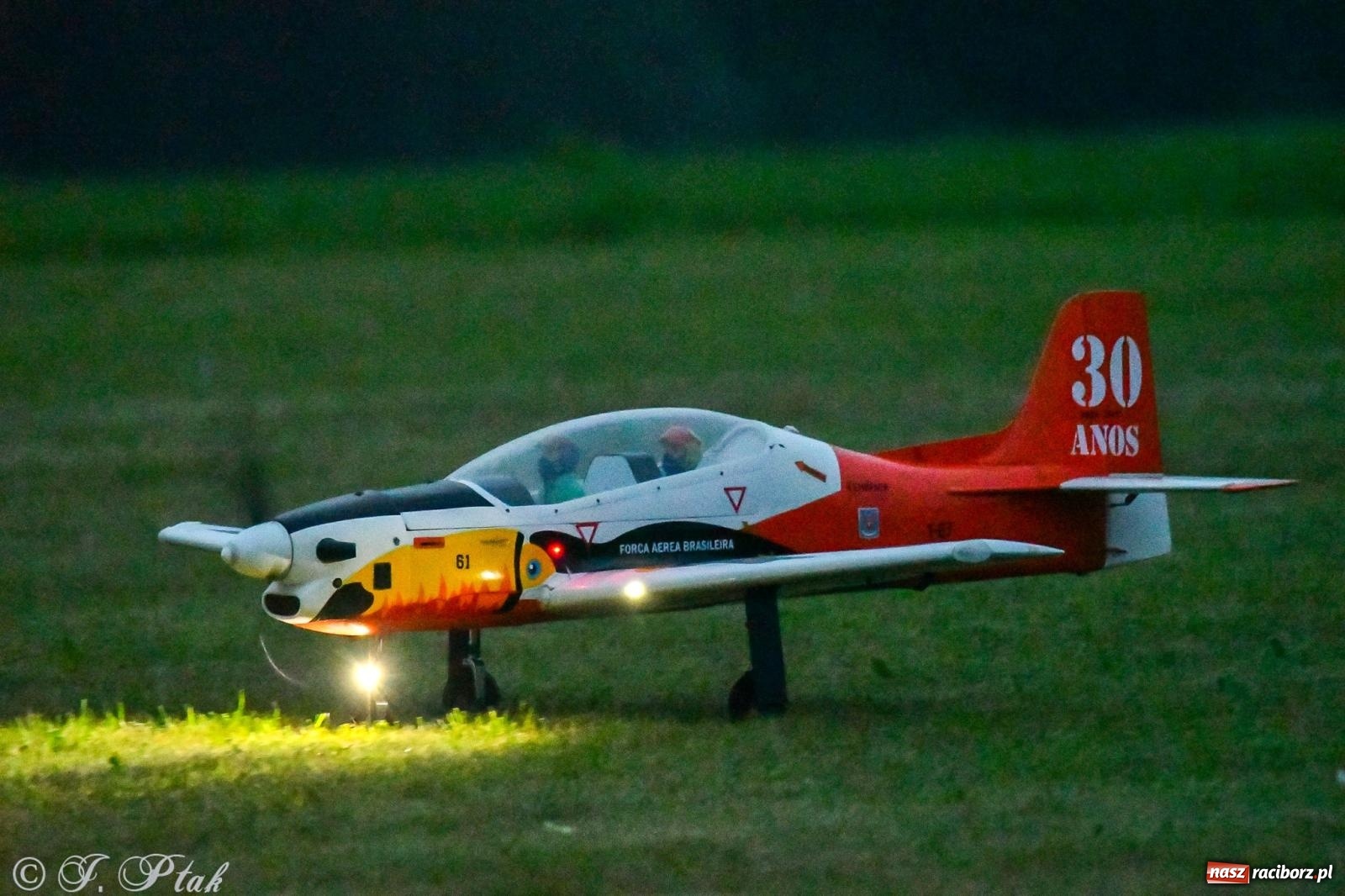 Zdjęcie w galerii na portalu naszraciborz.pl: Pogoda przerwała finał raciborskiego RC Airshow [FOTO] wiadomości z regionu