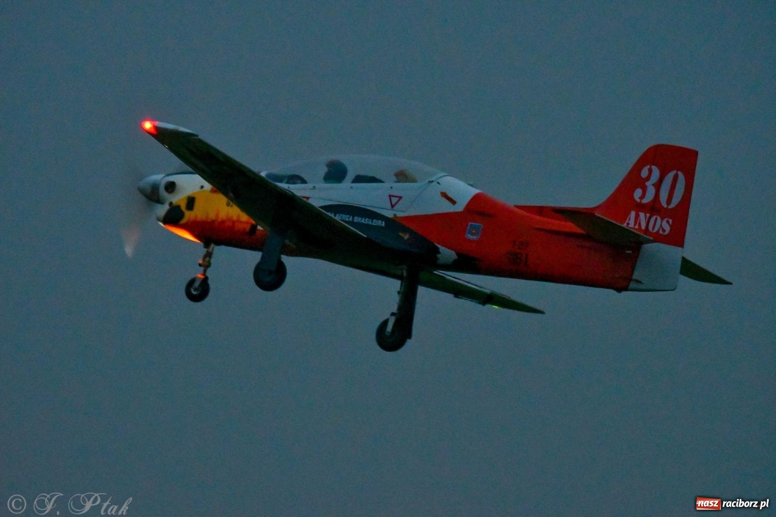 Zdjęcie w galerii na portalu naszraciborz.pl: Pogoda przerwała finał raciborskiego RC Airshow [FOTO] wiadomości z regionu