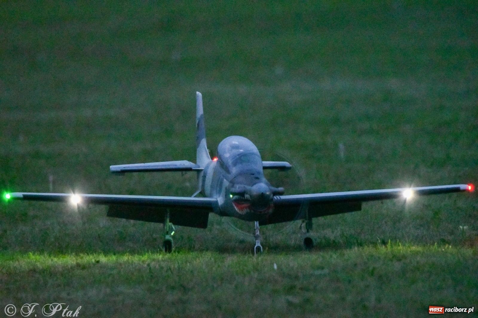 Zdjęcie w galerii na portalu naszraciborz.pl: Pogoda przerwała finał raciborskiego RC Airshow [FOTO] wiadomości z regionu