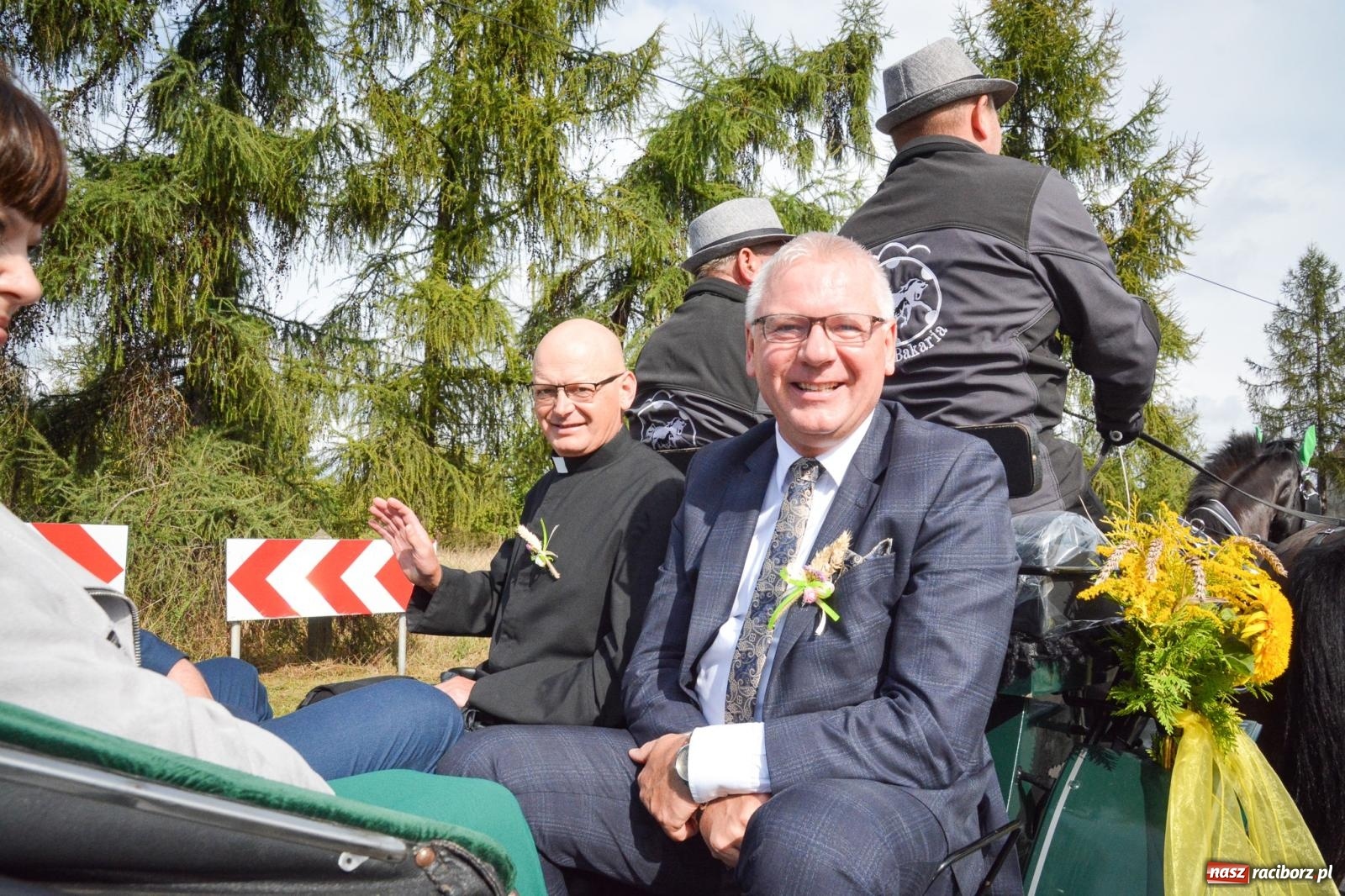 Zdjęcie w galerii na portalu naszraciborz.pl: Pogrzebień gospodarzem dożynek gminnych. Jeden z największych korowodów w powiecie [FOTO i WIDEO] wiadomości z regionu