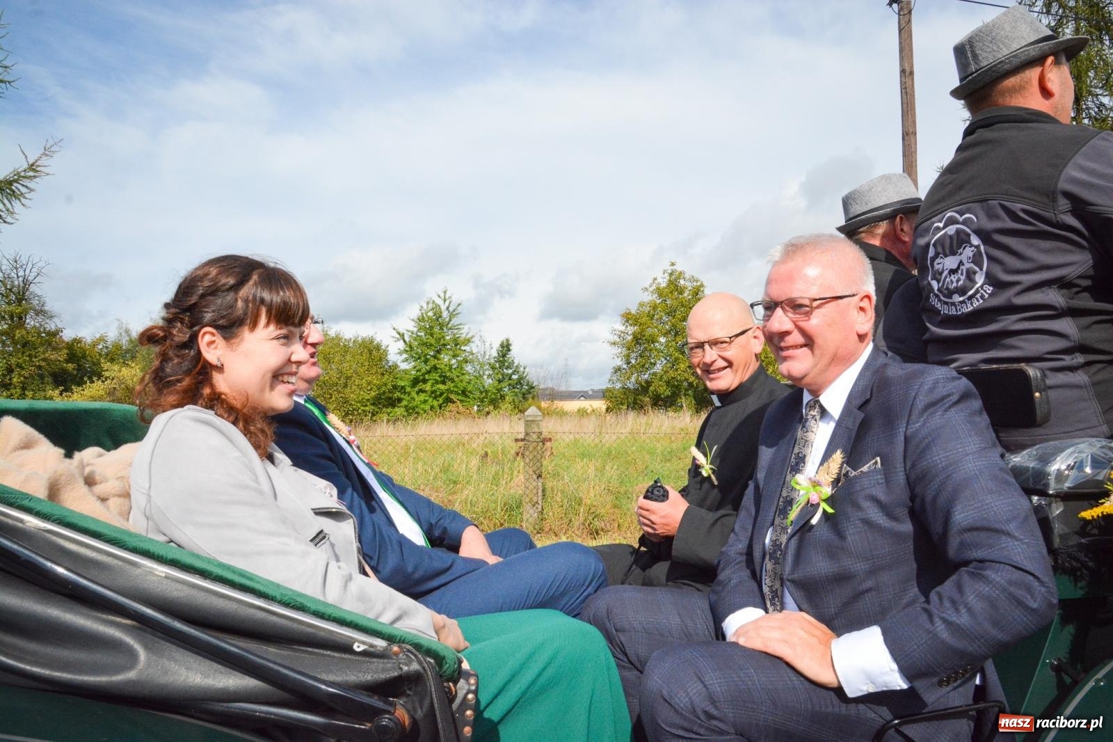 Zdjęcie w galerii na portalu naszraciborz.pl: Pogrzebień gospodarzem dożynek gminnych. Jeden z największych korowodów w powiecie [FOTO i WIDEO] wiadomości z regionu