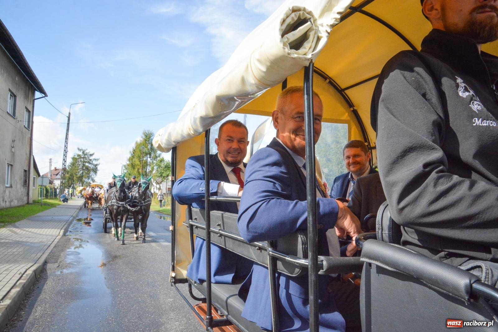 Zdjęcie w galerii na portalu naszraciborz.pl: Pogrzebień gospodarzem dożynek gminnych. Jeden z największych korowodów w powiecie [FOTO i WIDEO] wiadomości z regionu
