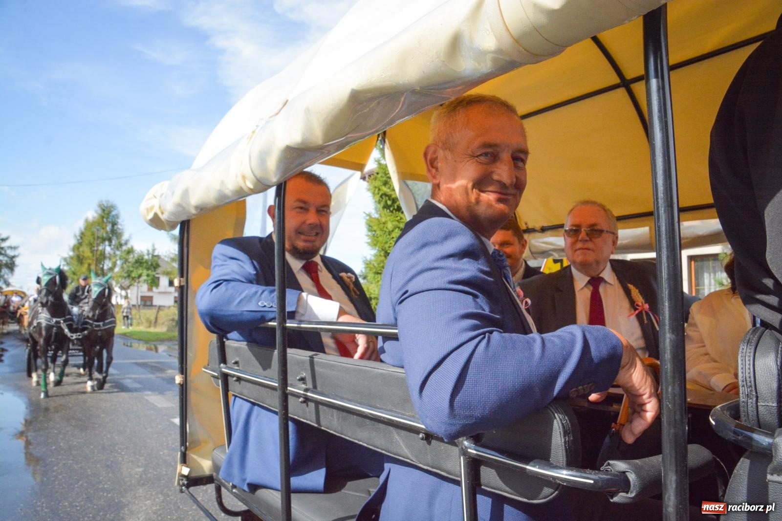 Zdjęcie w galerii na portalu naszraciborz.pl: Pogrzebień gospodarzem dożynek gminnych. Jeden z największych korowodów w powiecie [FOTO i WIDEO] wiadomości z regionu