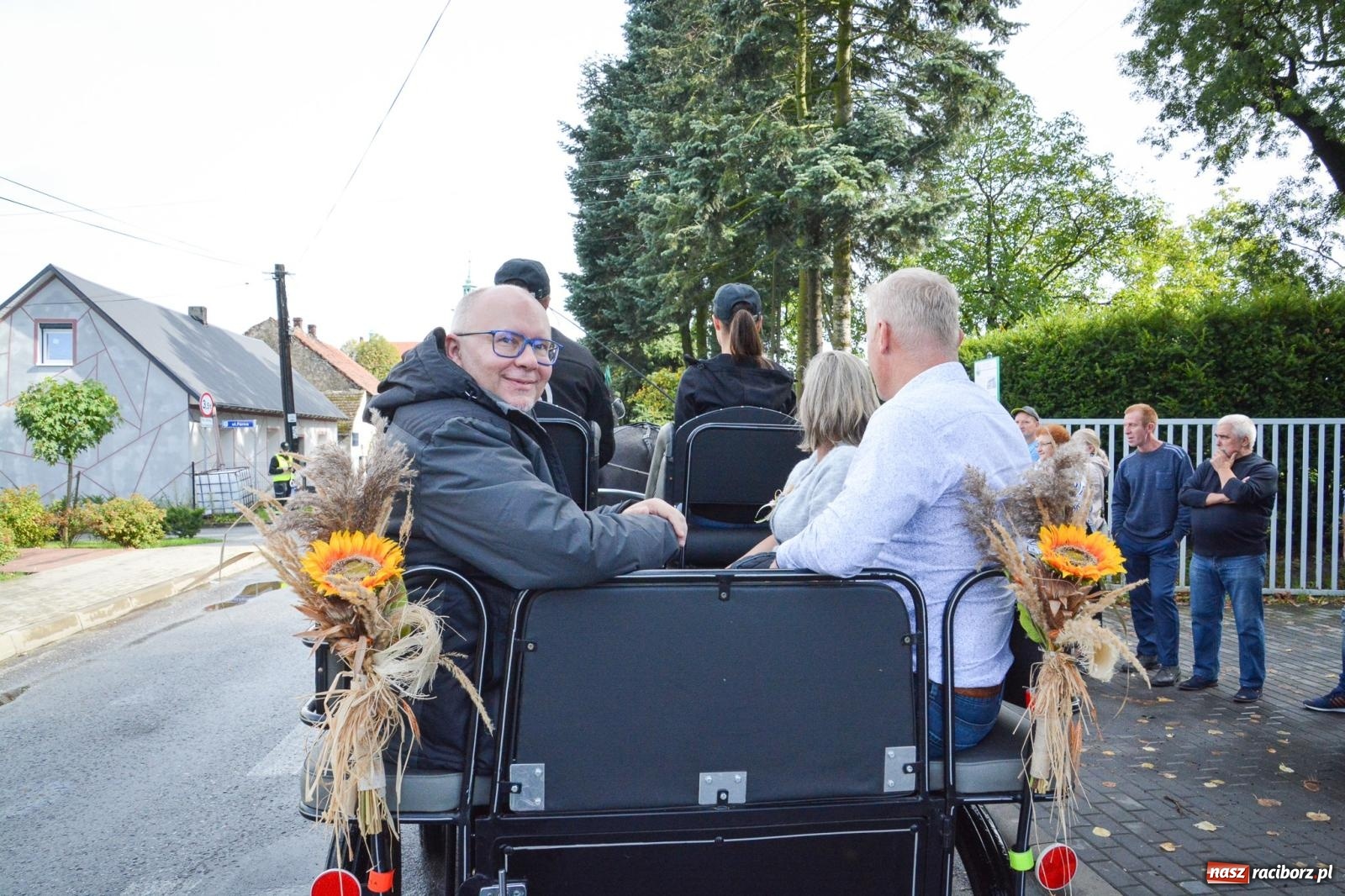 Zdjęcie w galerii na portalu naszraciborz.pl: Pogrzebień gospodarzem dożynek gminnych. Jeden z największych korowodów w powiecie [FOTO i WIDEO] wiadomości z regionu