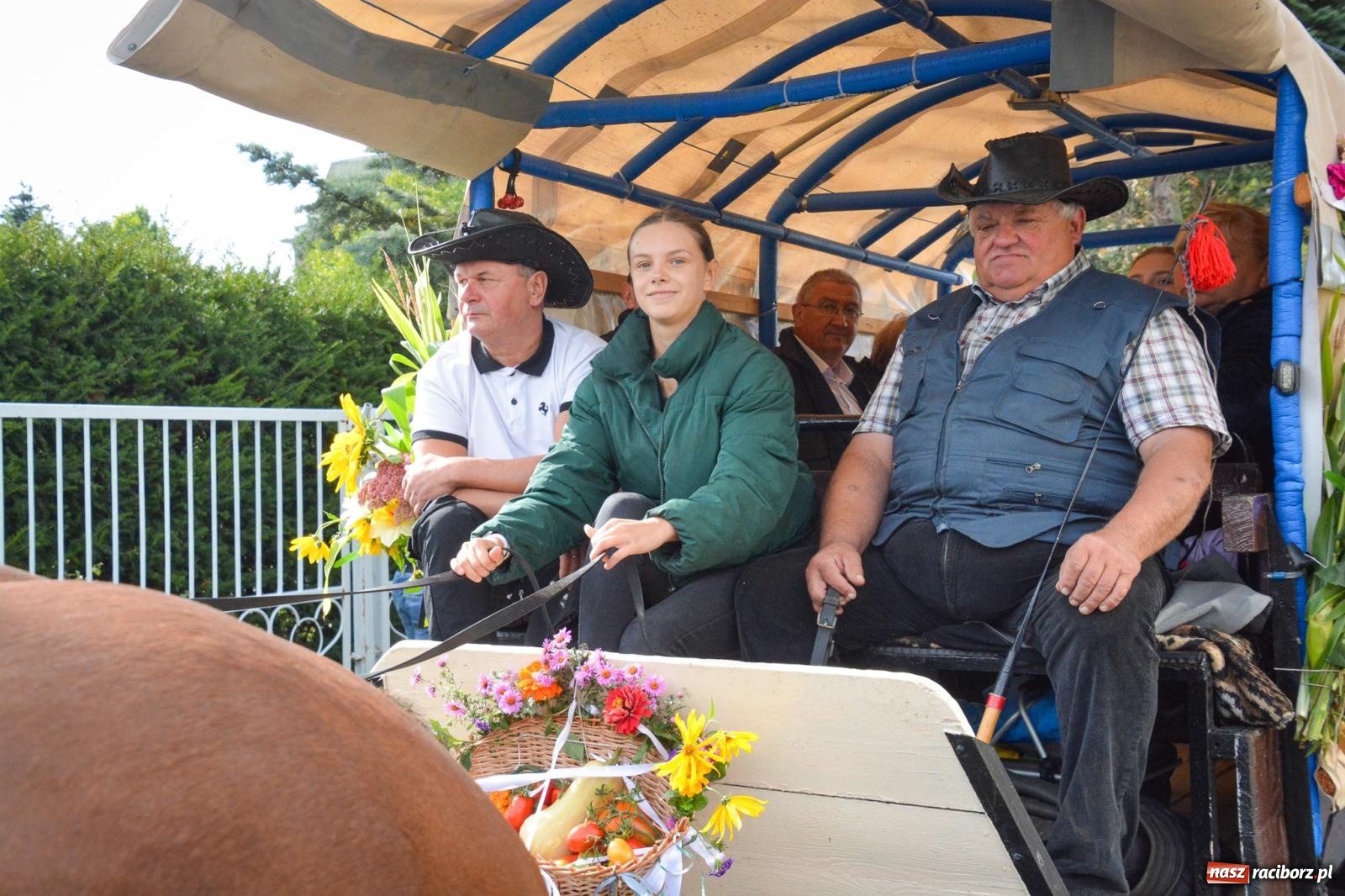 Zdjęcie w galerii na portalu naszraciborz.pl: Pogrzebień gospodarzem dożynek gminnych. Jeden z największych korowodów w powiecie [FOTO i WIDEO] wiadomości z regionu