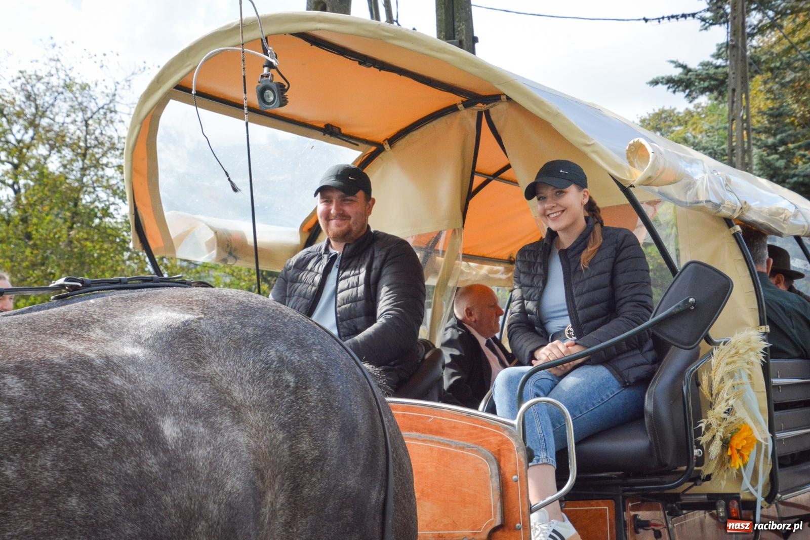 Zdjęcie w galerii na portalu naszraciborz.pl: Pogrzebień gospodarzem dożynek gminnych. Jeden z największych korowodów w powiecie [FOTO i WIDEO] wiadomości z regionu