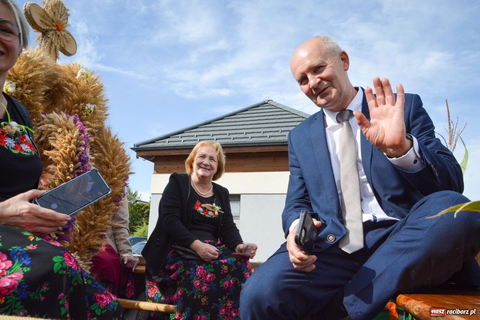 Zdjęcie w galerii na portalu naszraciborz.pl: Pogrzebień gospodarzem dożynek gminnych. Jeden z największych korowodów w powiecie [FOTO i WIDEO] wiadomości z regionu