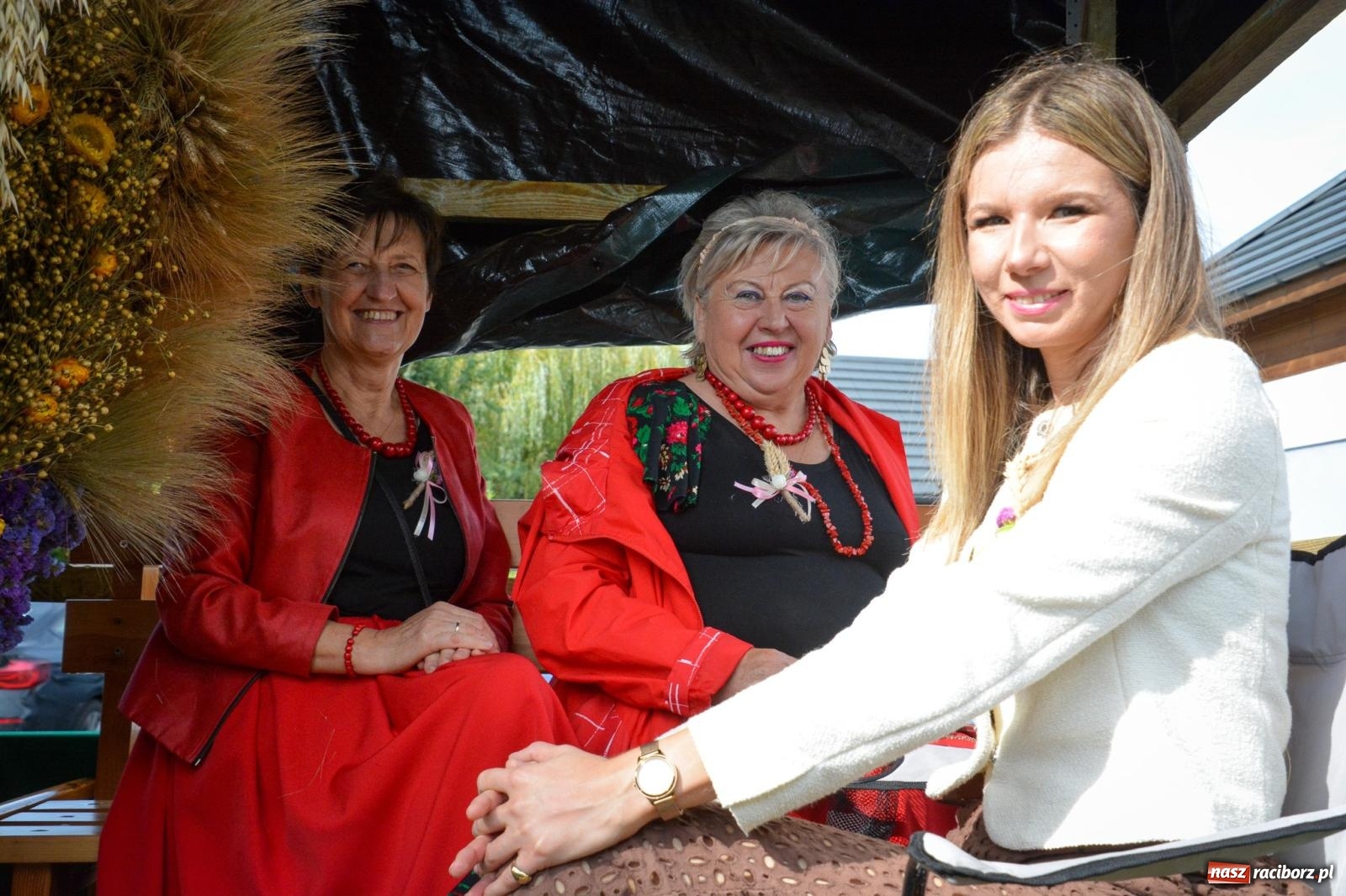 Zdjęcie w galerii na portalu naszraciborz.pl: Pogrzebień gospodarzem dożynek gminnych. Jeden z największych korowodów w powiecie [FOTO i WIDEO] wiadomości z regionu