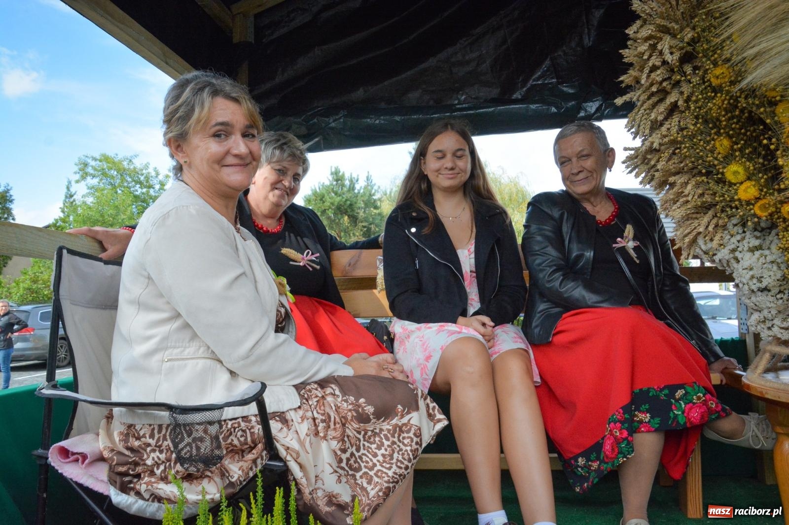 Zdjęcie w galerii na portalu naszraciborz.pl: Pogrzebień gospodarzem dożynek gminnych. Jeden z największych korowodów w powiecie [FOTO i WIDEO] wiadomości z regionu