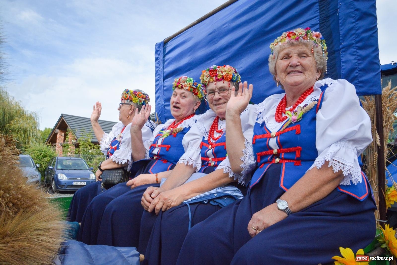 Zdjęcie w galerii na portalu naszraciborz.pl: Pogrzebień gospodarzem dożynek gminnych. Jeden z największych korowodów w powiecie [FOTO i WIDEO] wiadomości z regionu