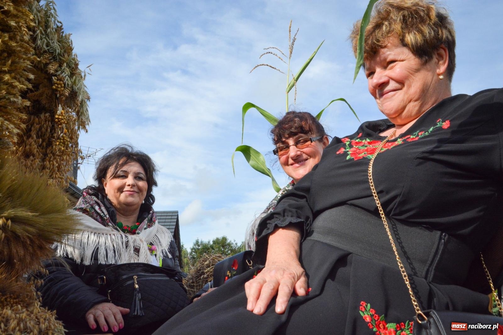 Zdjęcie w galerii na portalu naszraciborz.pl: Pogrzebień gospodarzem dożynek gminnych. Jeden z największych korowodów w powiecie [FOTO i WIDEO] wiadomości z regionu