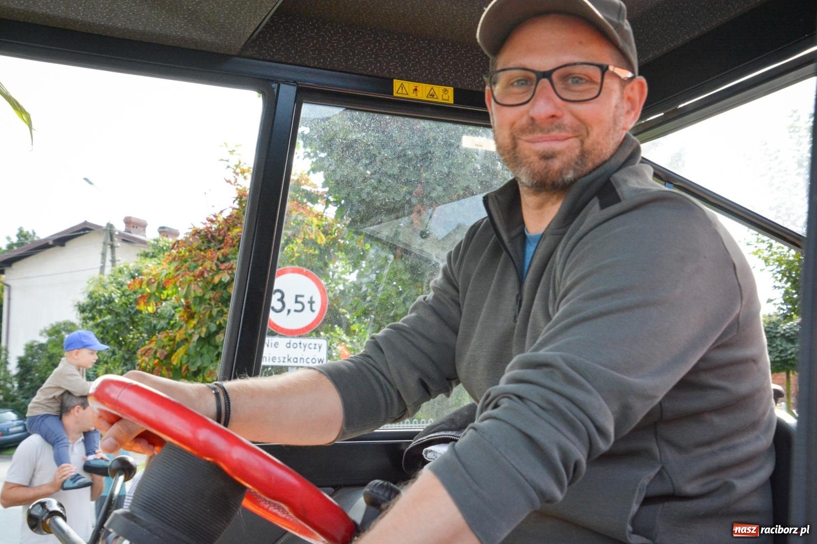 Zdjęcie w galerii na portalu naszraciborz.pl: Pogrzebień gospodarzem dożynek gminnych. Jeden z największych korowodów w powiecie [FOTO i WIDEO] wiadomości z regionu