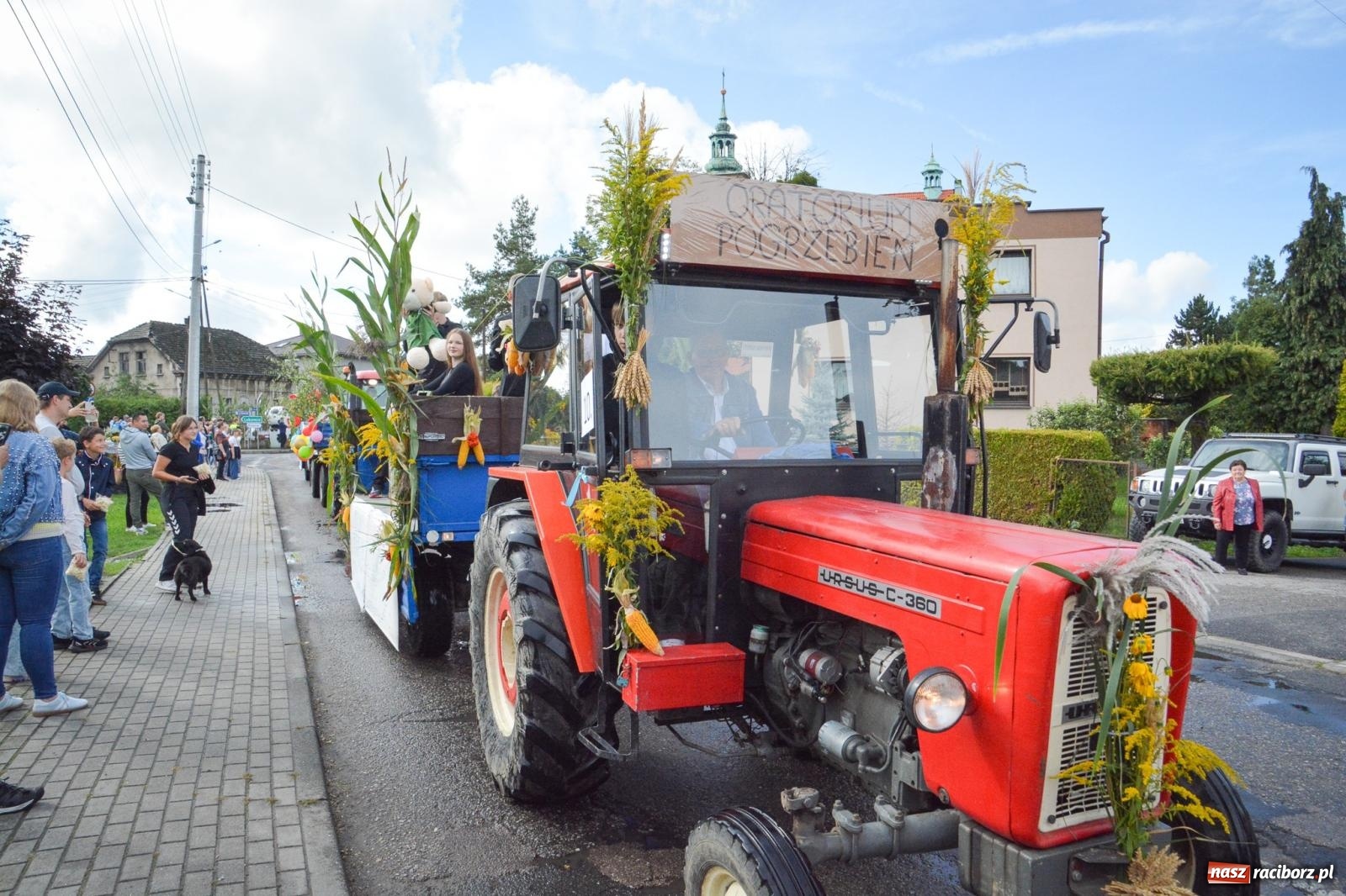 Zdjęcie w galerii na portalu naszraciborz.pl: Pogrzebień gospodarzem dożynek gminnych. Jeden z największych korowodów w powiecie [FOTO i WIDEO] wiadomości z regionu