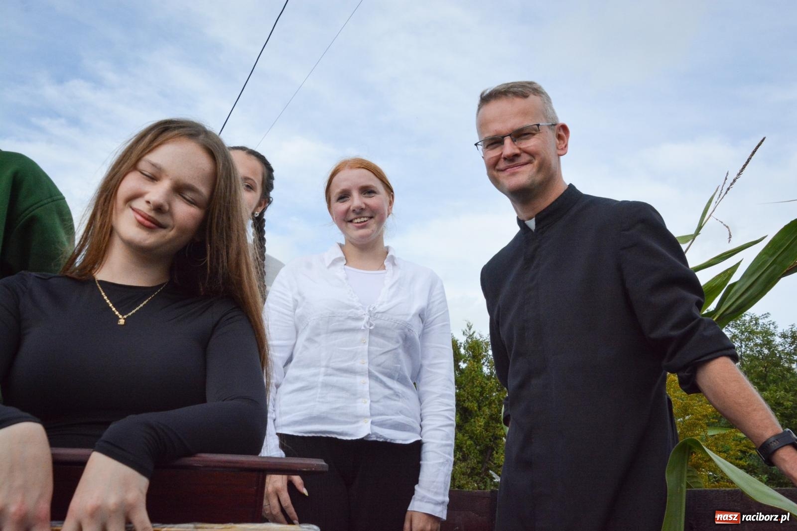 Zdjęcie w galerii na portalu naszraciborz.pl: Pogrzebień gospodarzem dożynek gminnych. Jeden z największych korowodów w powiecie [FOTO i WIDEO] wiadomości z regionu