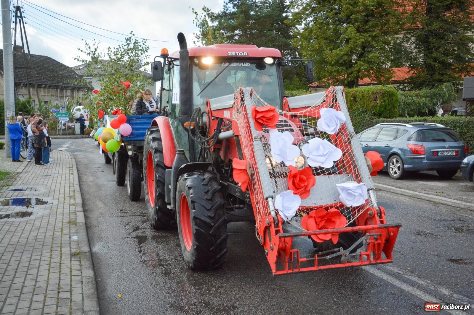 Zdjęcie w galerii na portalu naszraciborz.pl: Pogrzebień gospodarzem dożynek gminnych. Jeden z największych korowodów w powiecie [FOTO i WIDEO] wiadomości z regionu