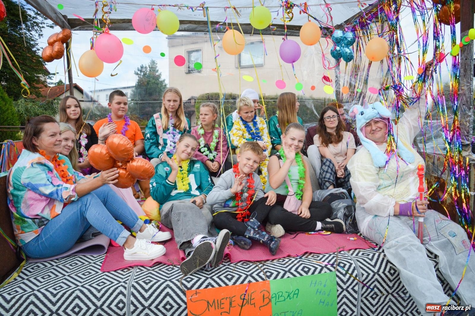 Zdjęcie w galerii na portalu naszraciborz.pl: Pogrzebień gospodarzem dożynek gminnych. Jeden z największych korowodów w powiecie [FOTO i WIDEO] wiadomości z regionu