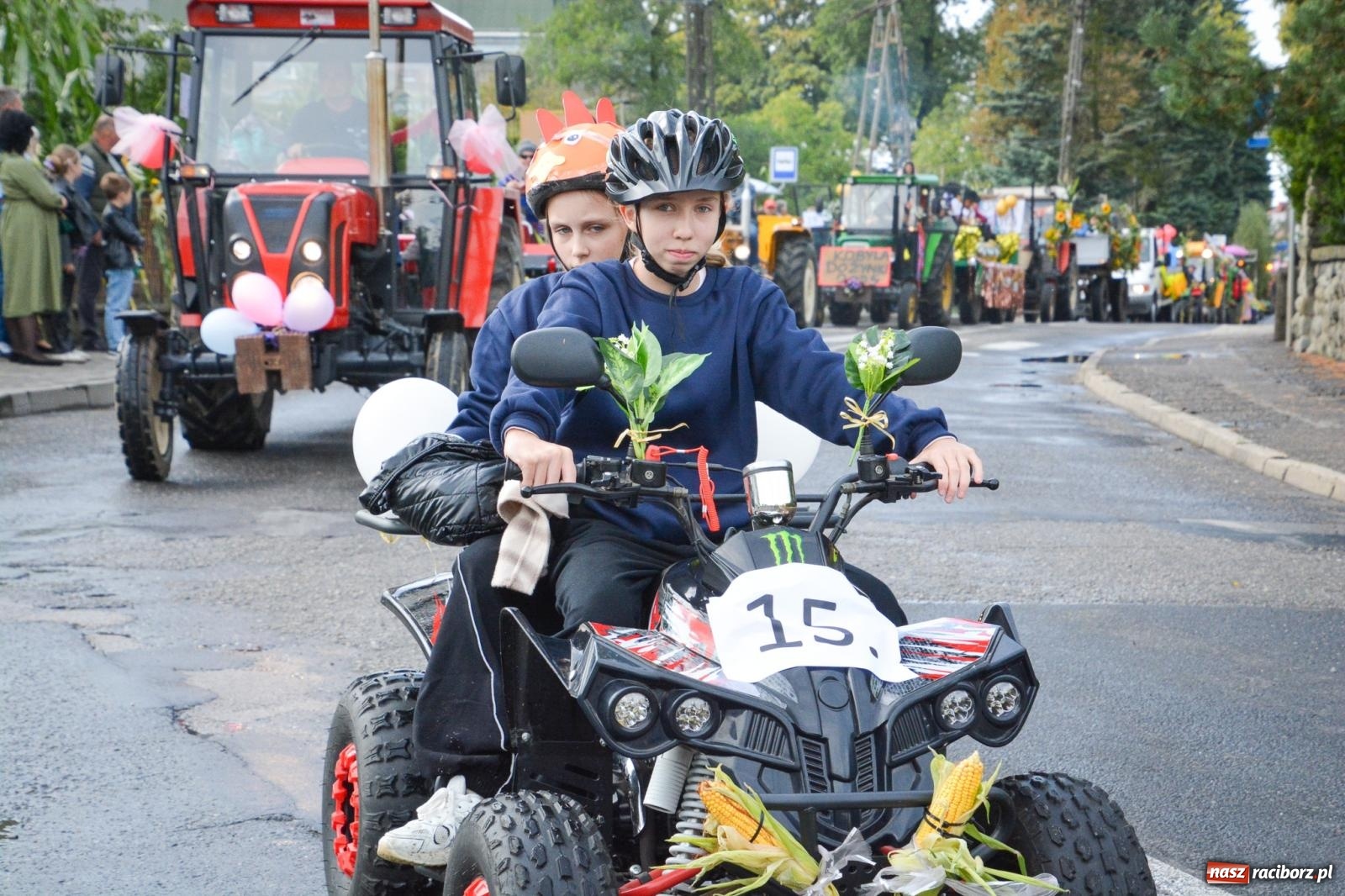 Zdjęcie w galerii na portalu naszraciborz.pl: Pogrzebień gospodarzem dożynek gminnych. Jeden z największych korowodów w powiecie [FOTO i WIDEO] wiadomości z regionu